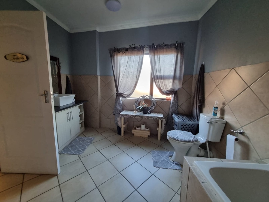 3 Bedroom Property for Sale in Langenhovenpark Free State